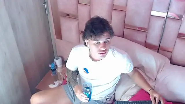 EXCLUSIVE8 live cam preview