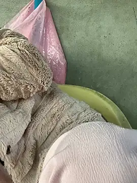 Hot_stuff-z live cam preview