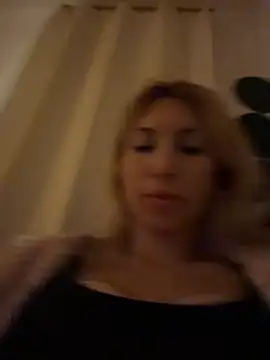 suyneslii live cam preview