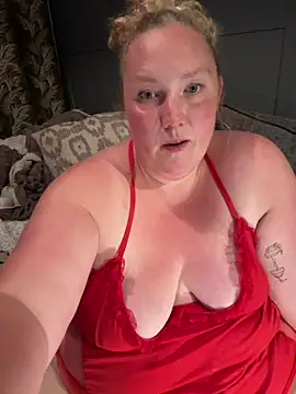 Curvy-BellaXXX
