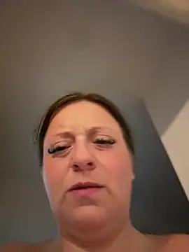 Poppyshaw_ live cam preview