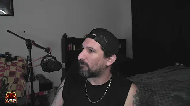 DevilPup75_ live cam on StripChat