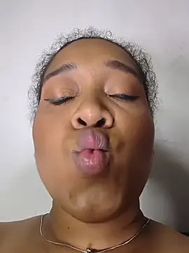 Yera_brown69 live cam on StripChat
