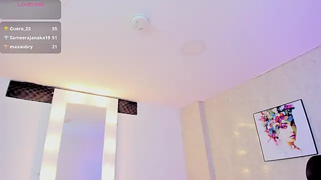 Littlee_Mia live cam on StripChat
