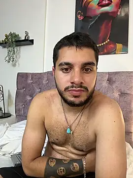 AmadeoWild live cam on StripChat