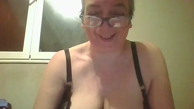 MadameLux live cam on StripChat