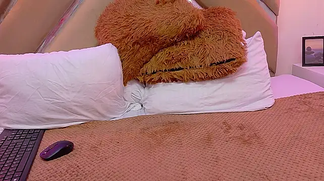 saradaniela_1 live cam preview