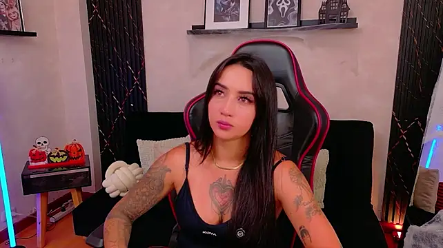 EmmyEvans1 live cam on StripChat