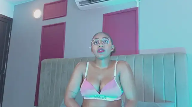 NAYAFOX_CR live cam model