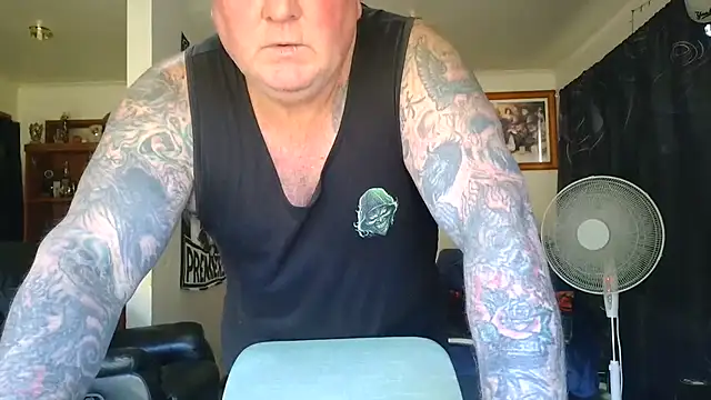 KINKYBLUEYES69 live cam preview