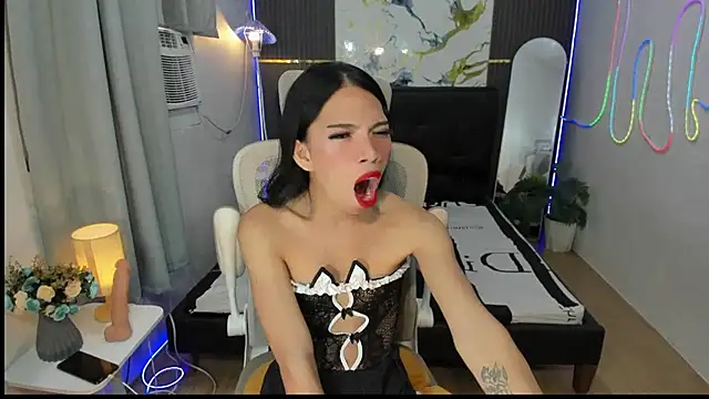 Alexa_therealhorsecock live cam on StripChat