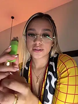 Sophie-velvet webcam