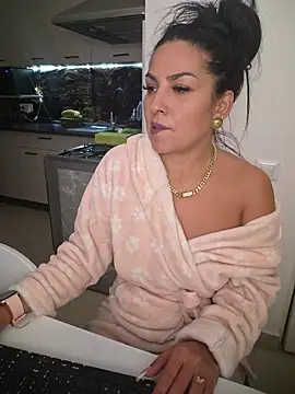 hot-babygirl live cam on StripChat
