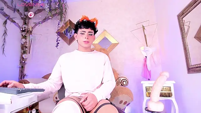 HungLatinoFemboy live cam on StripChat