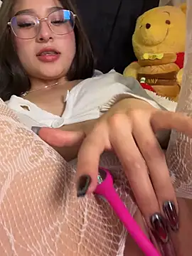 Neftis_lyria live cam on StripChat