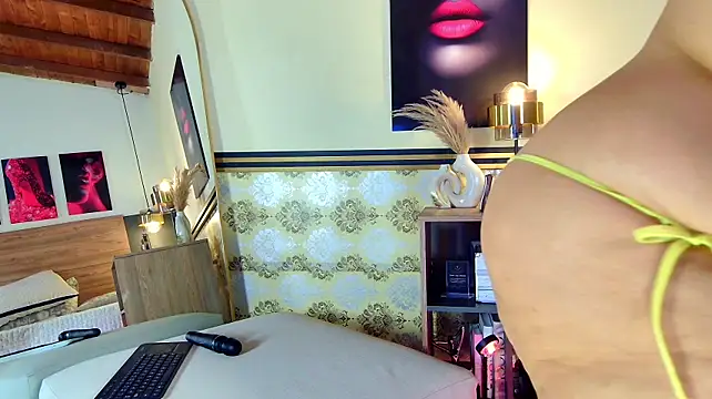 Madissononee live cam on StripChat
