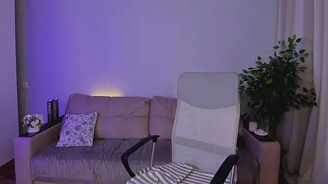 WowwGirl live cam on StripChat