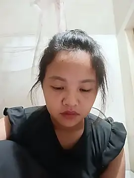 Pretty-haert live cam on StripChat