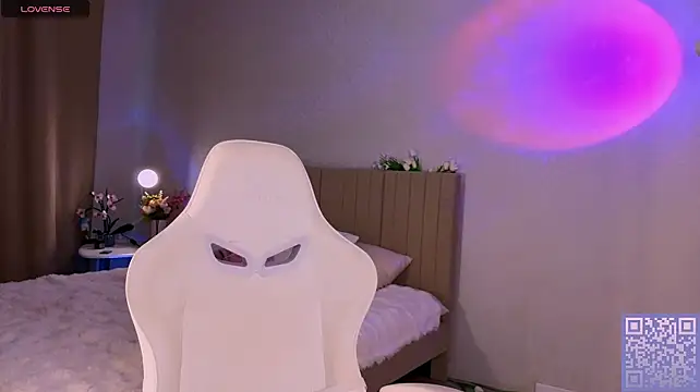 moon_sannyy live cam model
