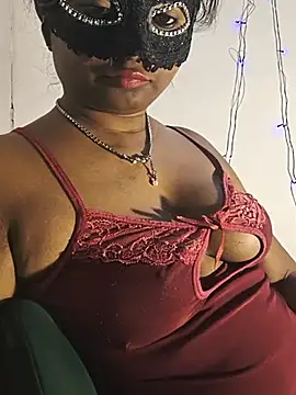 DIRTYSECRET_QUEEN_07