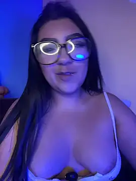 Laulin_TayyyX webcam