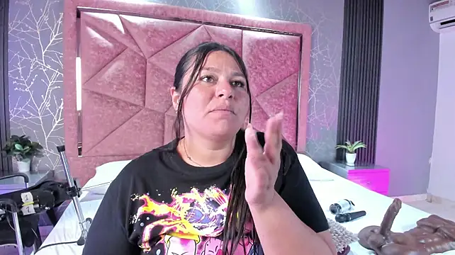 Amanda-Cruz webcam