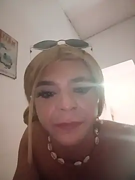 ShainaMonroe live cam preview