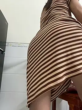 NINA2102 live sex cam