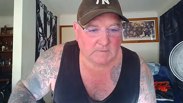 KINKYBLUEYES69 live cam preview