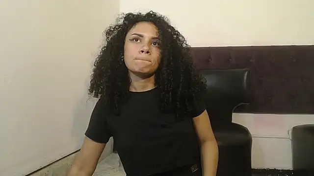 Little18Doll live cam preview