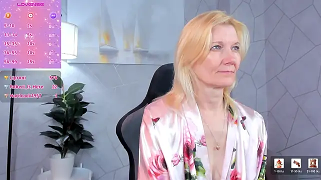 Julie_Lucas