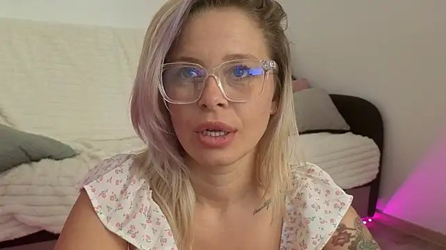 BluEyesKate live cam preview