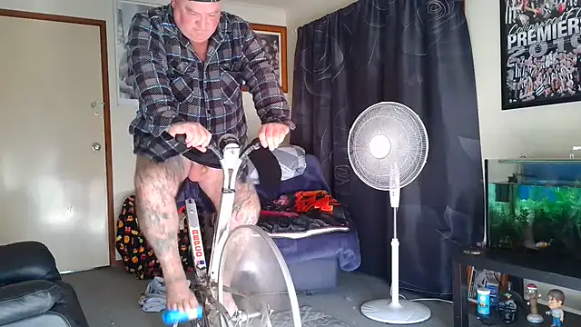 KINKYBLUEYES69 live cam on StripChat