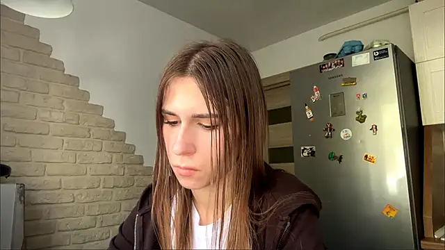 ZaraGuyette live cam on StripChat