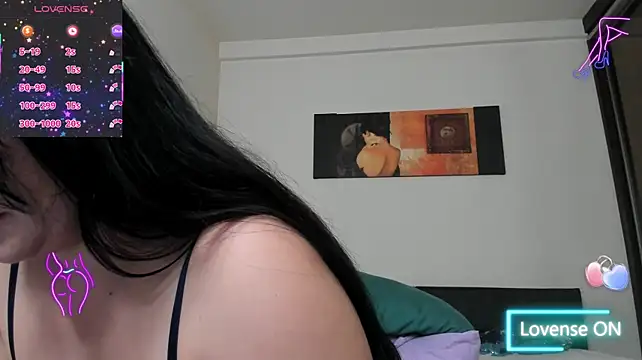 GoldenLunaa live cam preview
