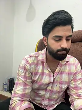 Royalboy_03 live cam on StripChat