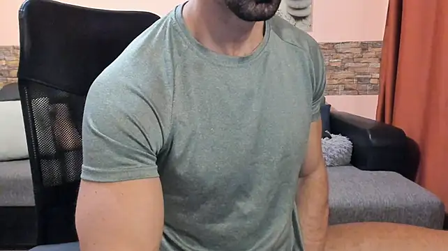 HotHunkTrainer live cam preview