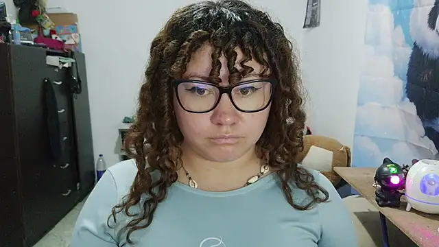 curly_greeneyed