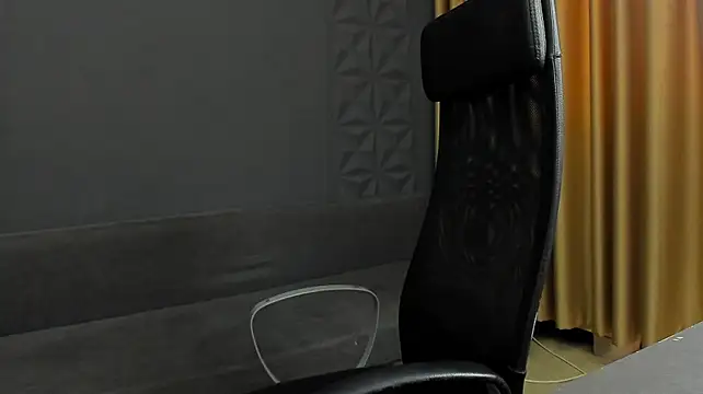 LoganStroud live cam preview