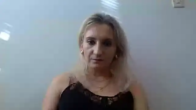 ViolettaMature live cam preview