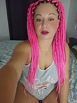 Chaudesquirt live cam on StripChat
