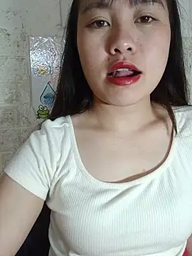 Cherry-squirtt live cam on StripChat