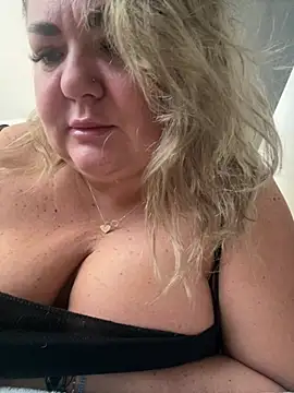 MikyVesela live cam preview