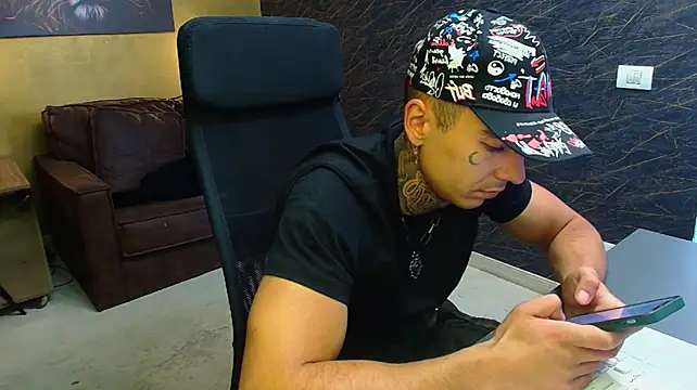 RomeoBodhi live sex cam
