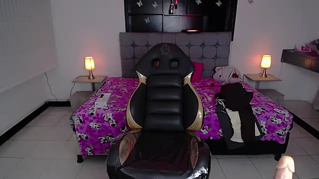 Samantha_petite__
