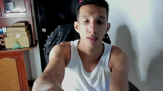 AlphaMarco Momentaufnahme des Live-Raums auf Stripchat
