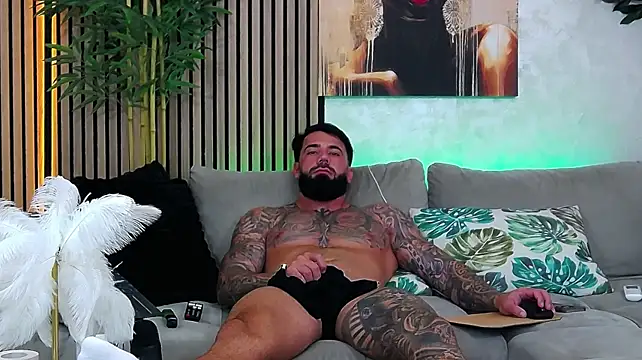 masterkingofmusclee live cam on StripChat