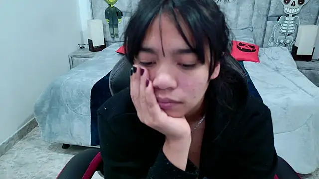 laureentt_ live cam on StripChat