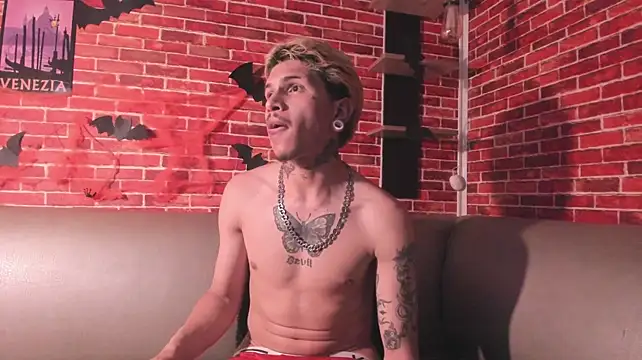 Valentino_knox1