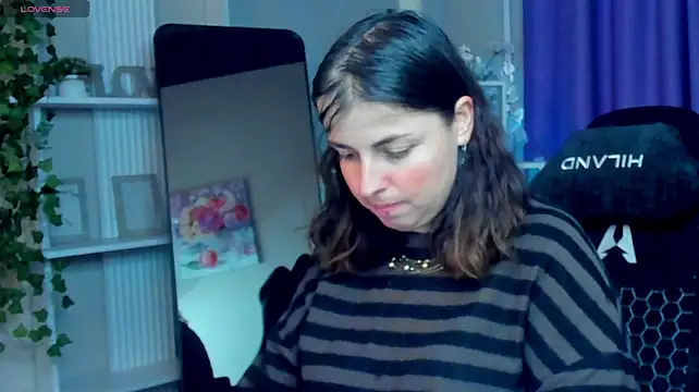 MartaEdams live cam preview